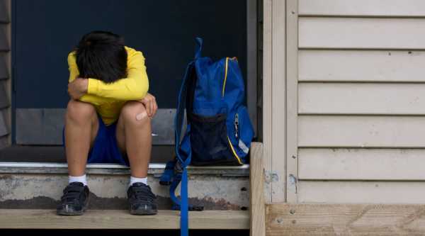 Cómo hablar con el colegio si tu hijo sufre acoso